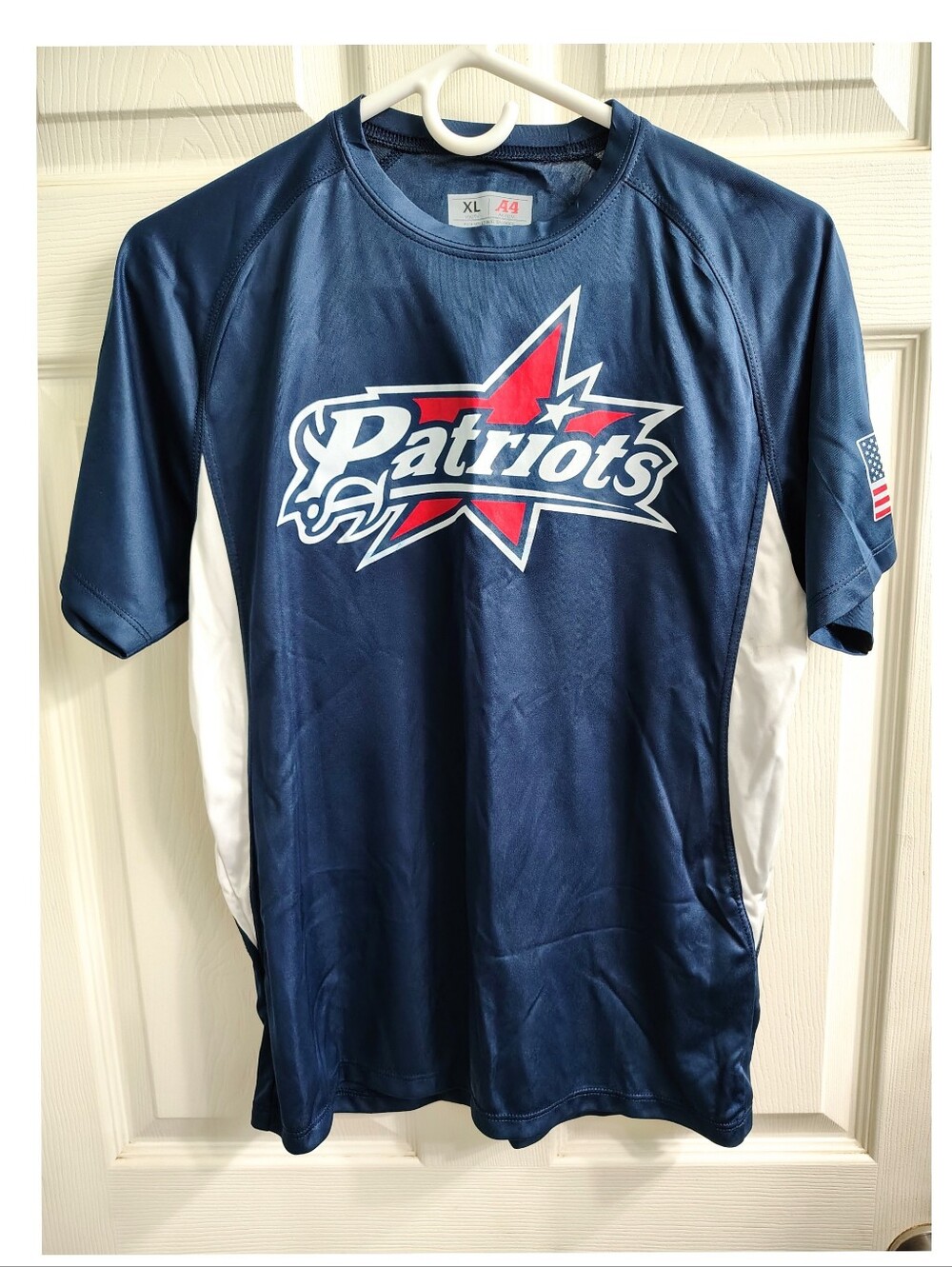 🏈 New England Patriots 🏈 Youth Shirt - XL